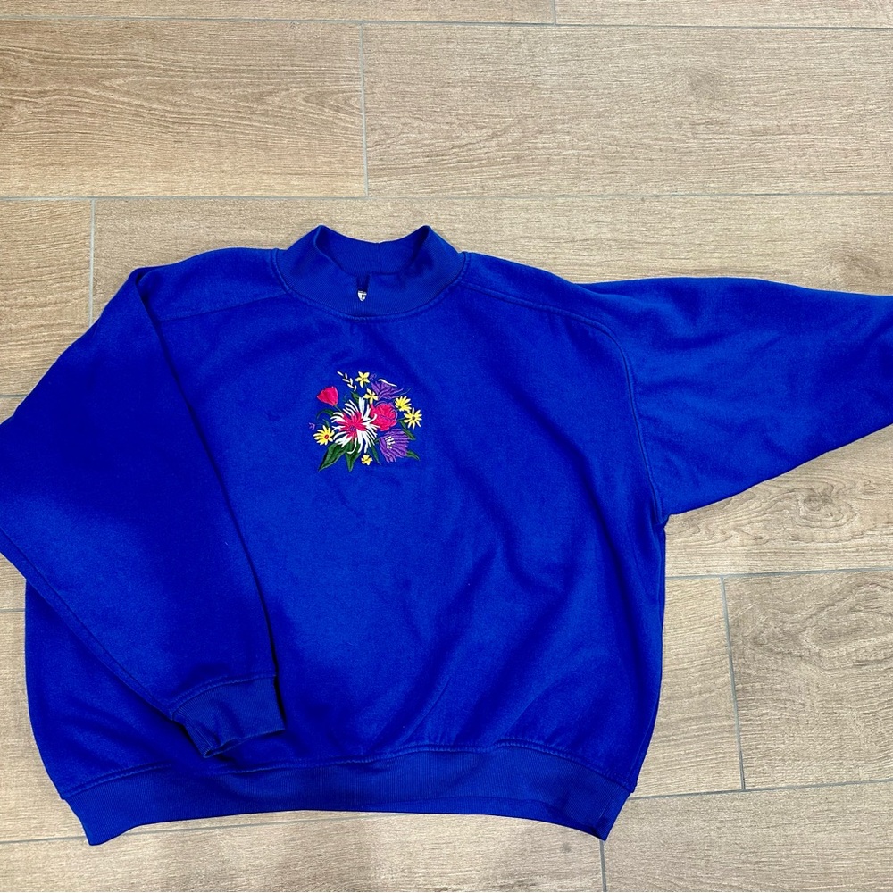 Purple Floral Embroidered Women's Sweatshirt